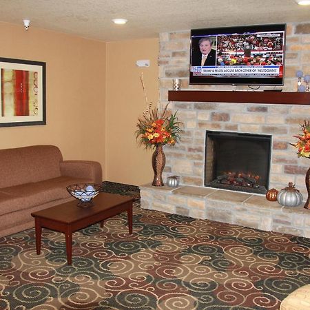 Castle Rock Inn & Suites - Quinter Exterior photo