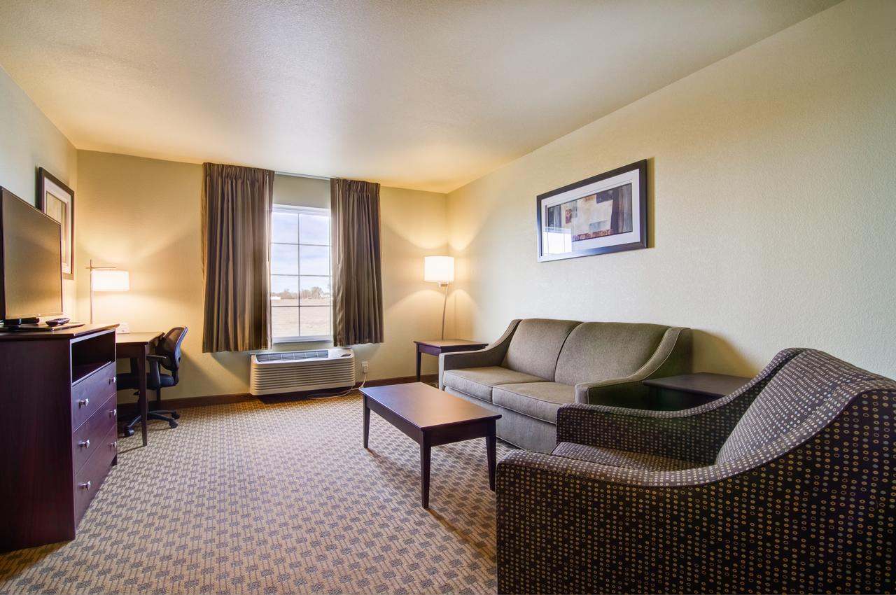 Castle Rock Inn & Suites - Quinter Exterior photo