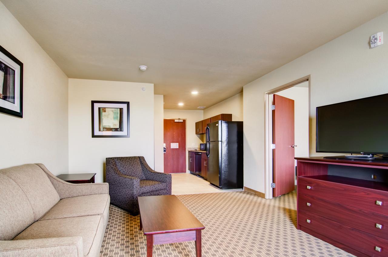 Castle Rock Inn & Suites - Quinter Exterior photo
