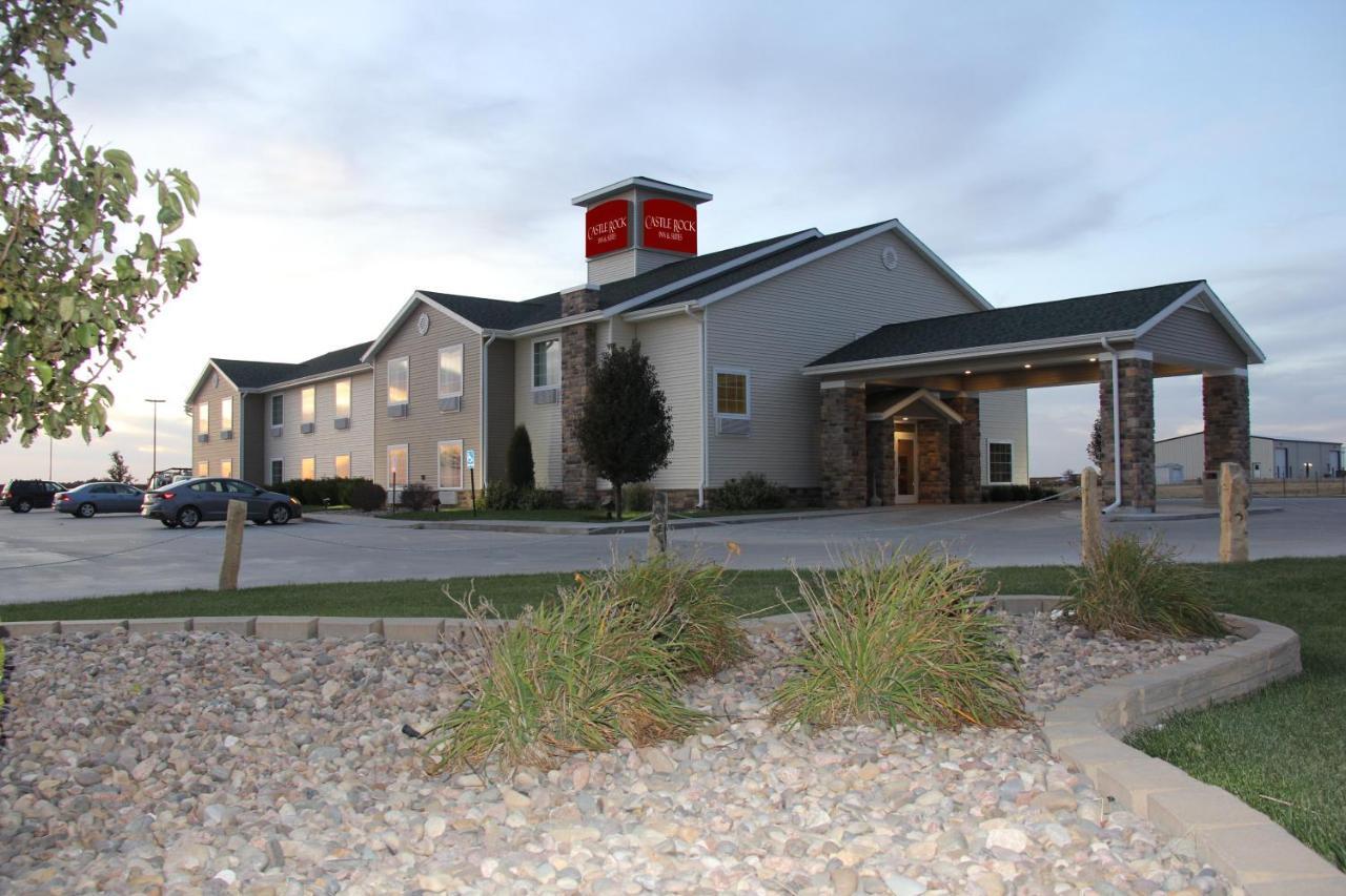 Castle Rock Inn & Suites - Quinter Exterior photo